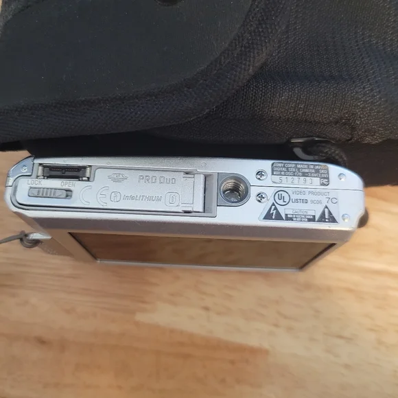 Sony Cyber-shot DSC-T70 Super Steady Shot Digital Camera Silver - Tested works. - Picture 5 of 9